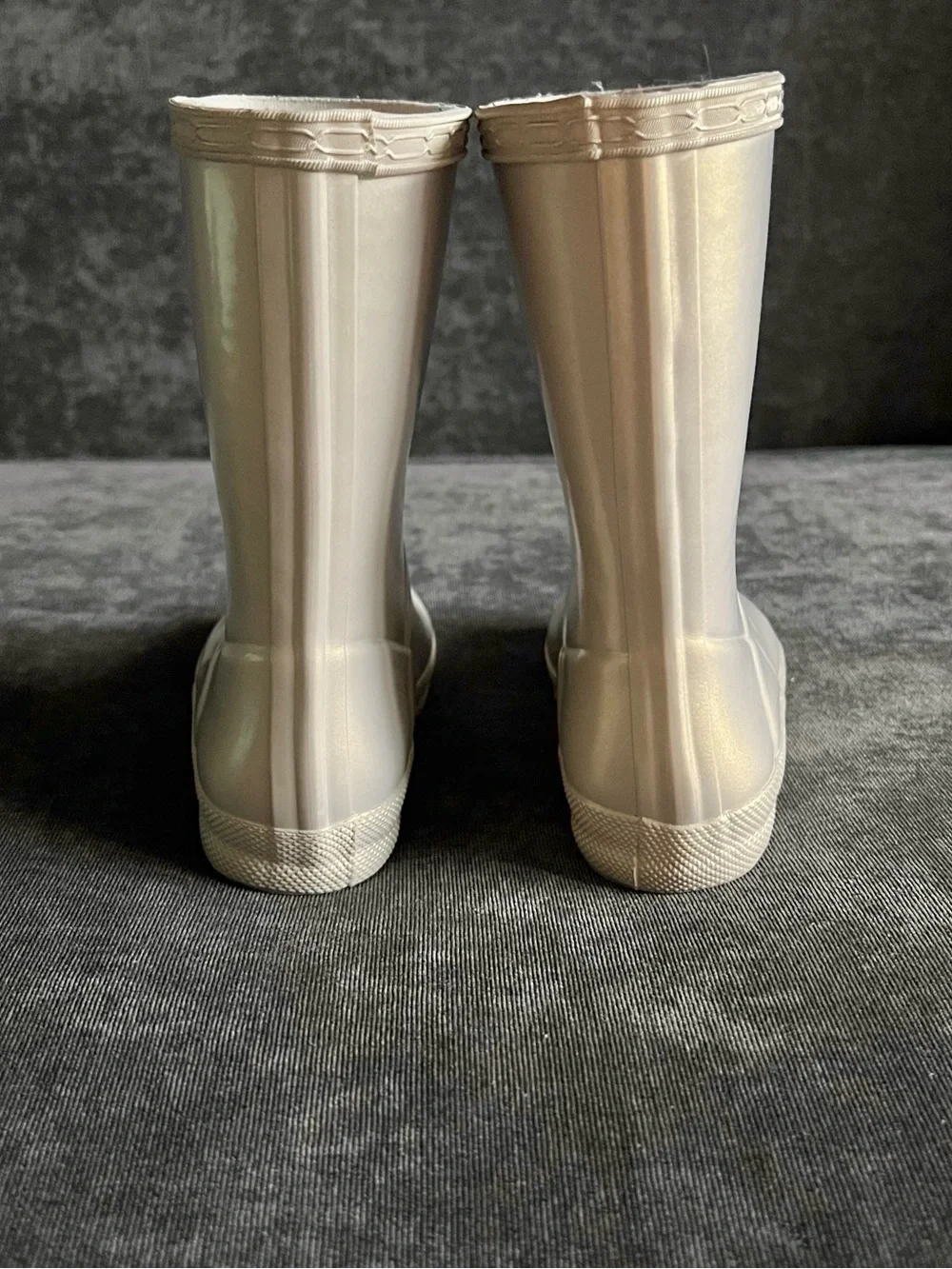 Hunter Kids First Classic Nebula Boots in Pale Gold Size 10
